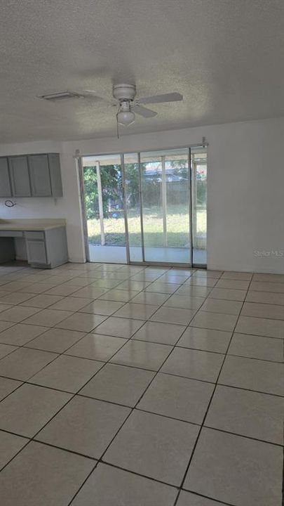 For Rent: $2,200 (2 beds, 1 baths, 2160 Square Feet)