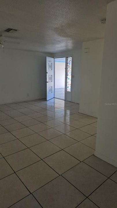 For Rent: $2,200 (2 beds, 1 baths, 2160 Square Feet)