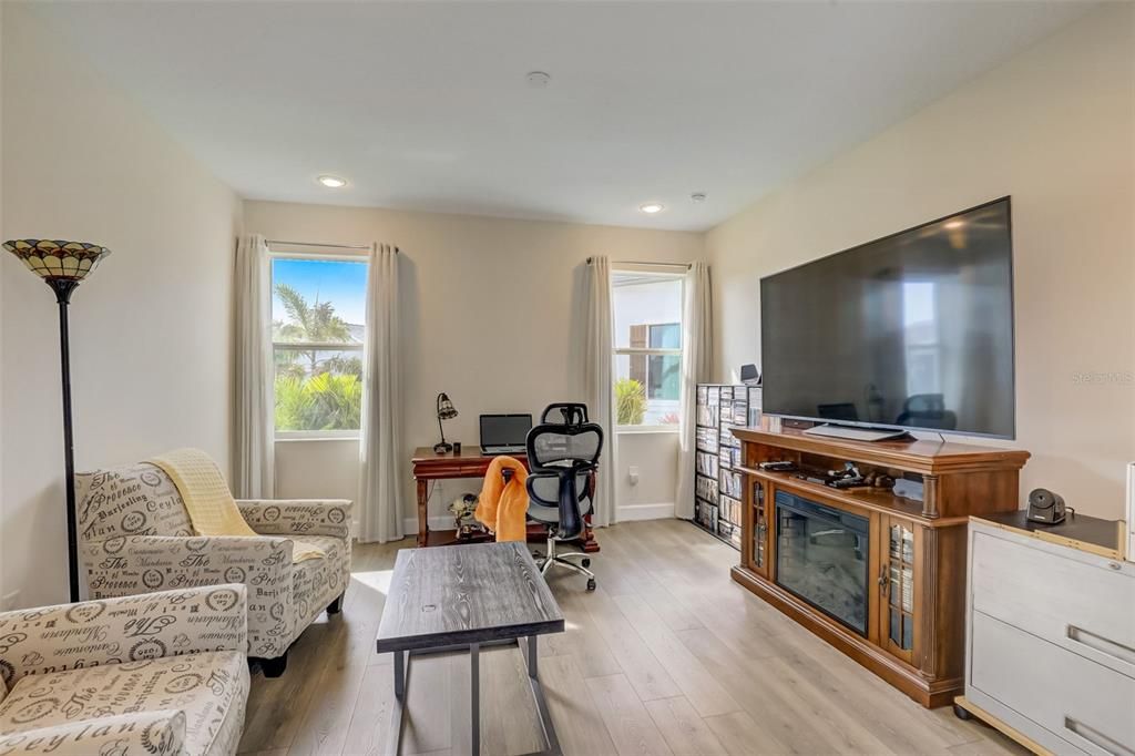 На продажу: $800,000 (3 спален, 3 ванн, 2600 Квадратных фут)