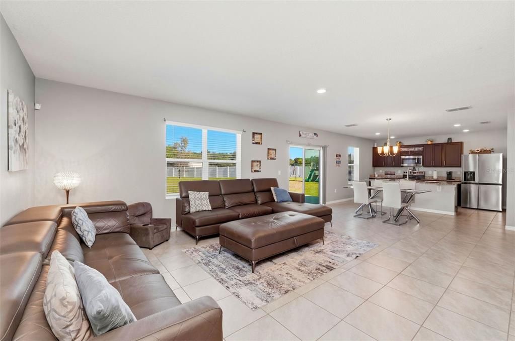 待售: $449,900 (4 贝兹, 2 浴室, 2505 平方英尺)