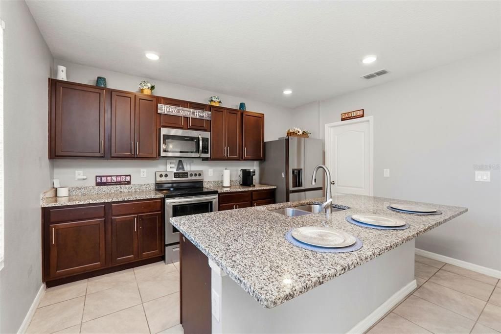 待售: $449,900 (4 贝兹, 2 浴室, 2505 平方英尺)