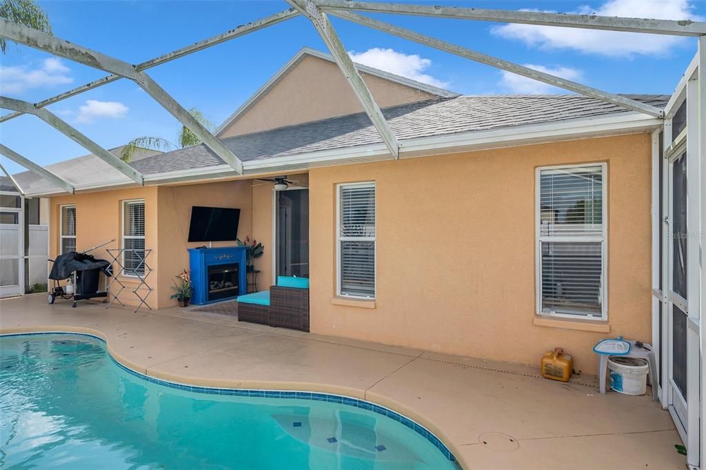 For Sale: $399,000 (4 beds, 2 baths, 2056 Square Feet)