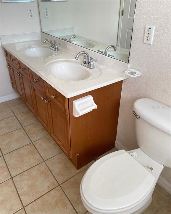 For Sale: $325,000 (3 beds, 2 baths, 1442 Square Feet)