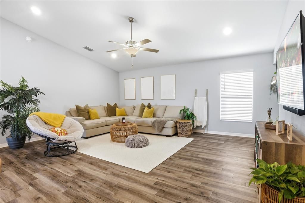 For Sale: $310,500 (3 beds, 2 baths, 1513 Square Feet)