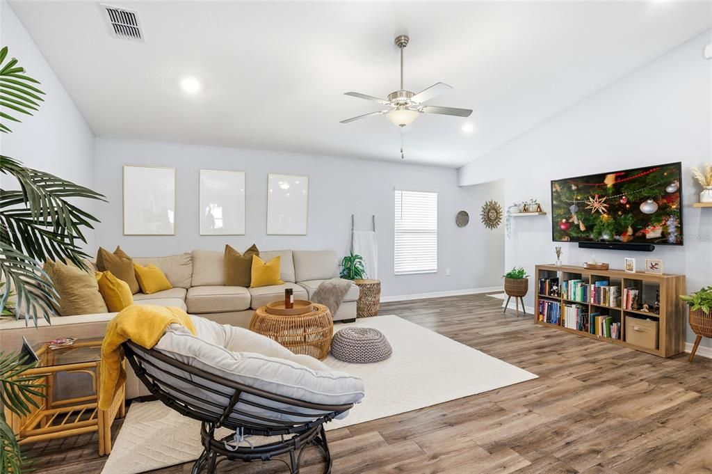 For Sale: $310,500 (3 beds, 2 baths, 1513 Square Feet)