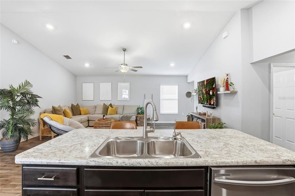 For Sale: $310,500 (3 beds, 2 baths, 1513 Square Feet)