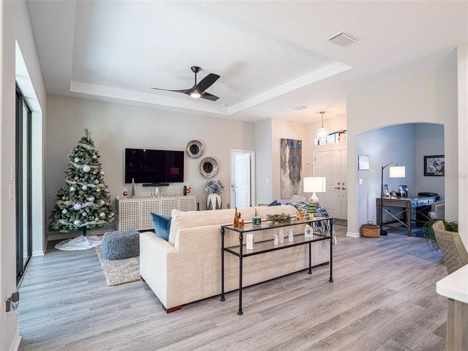 En Venta: $419,000 (3 camas, 2 baños, 1918 Pies cuadrados)