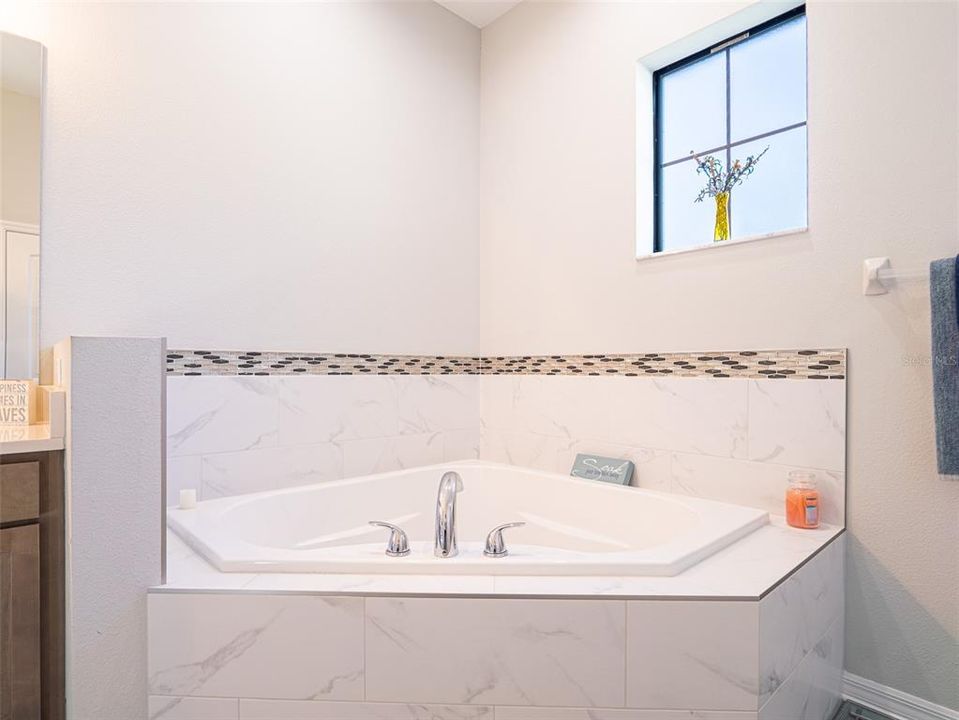 En Venta: $419,000 (3 camas, 2 baños, 1918 Pies cuadrados)