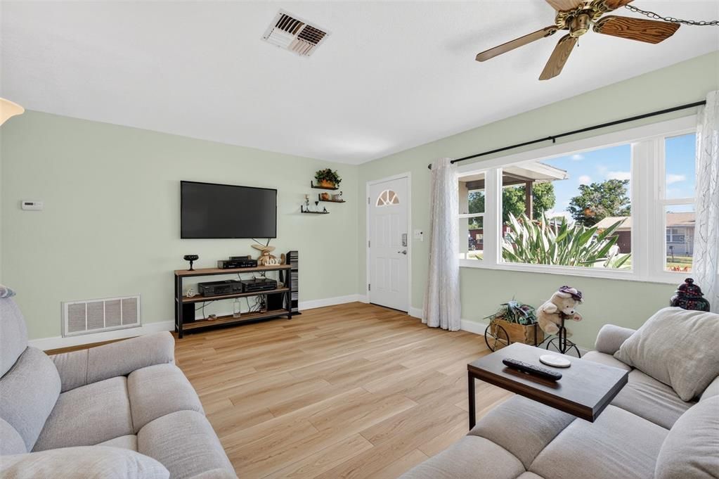 En Venta: $390,000 (3 camas, 2 baños, 1318 Pies cuadrados)