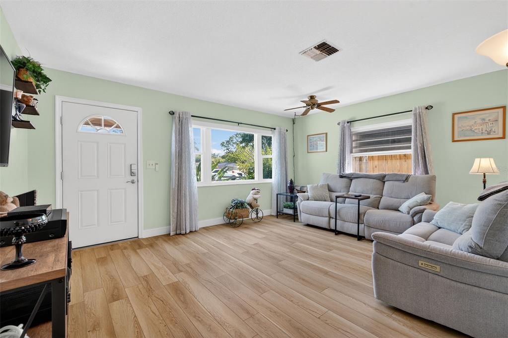 En Venta: $390,000 (3 camas, 2 baños, 1318 Pies cuadrados)