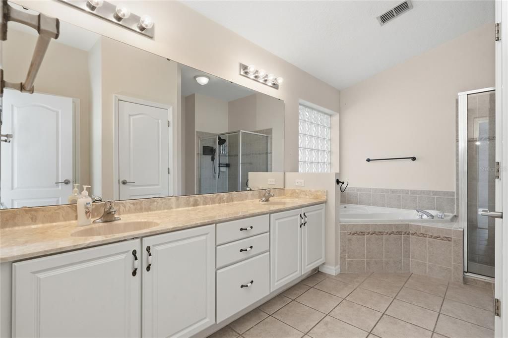 For Sale: $499,000 (3 beds, 2 baths, 1914 Square Feet)