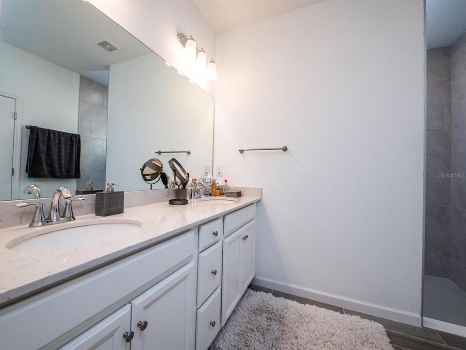 For Rent: $2,000 (3 beds, 2 baths, 1721 Square Feet)