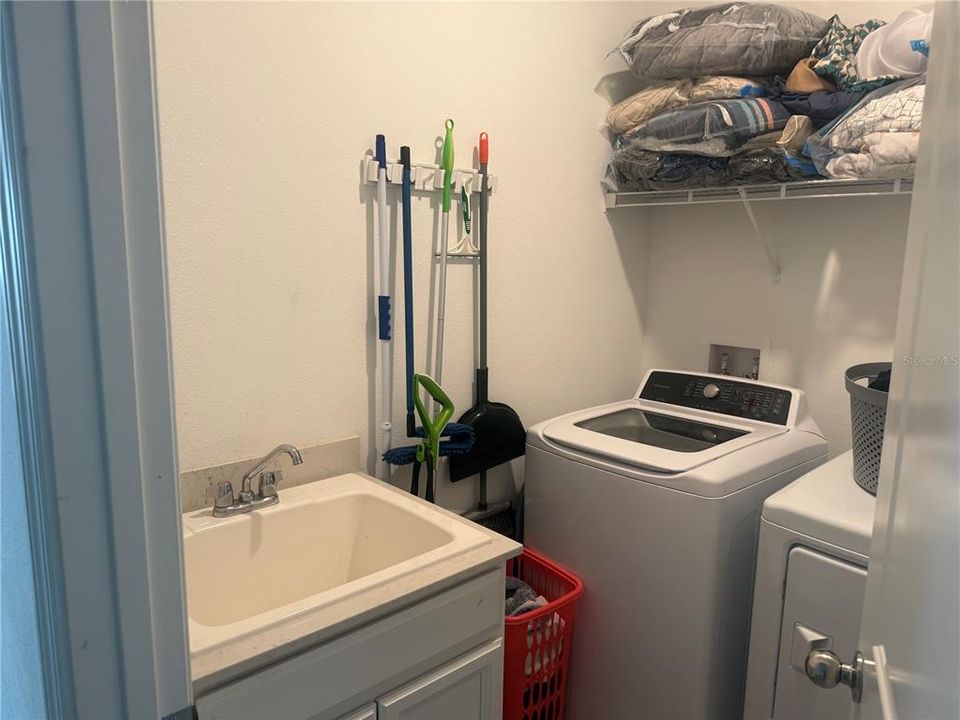 For Rent: $2,000 (3 beds, 2 baths, 1721 Square Feet)