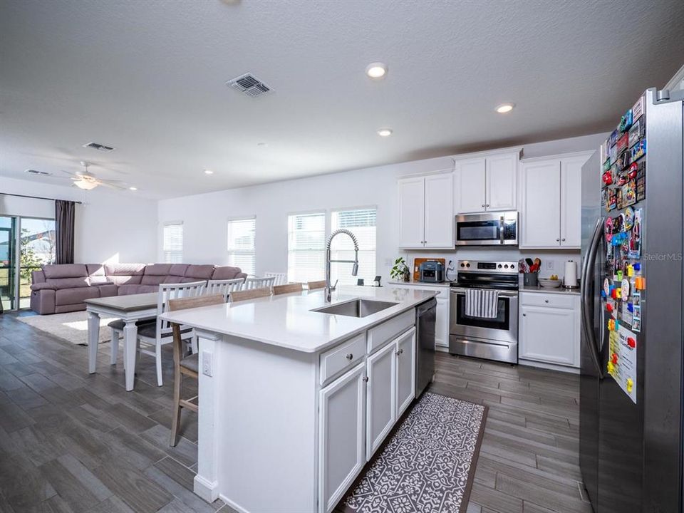 For Rent: $2,000 (3 beds, 2 baths, 1721 Square Feet)