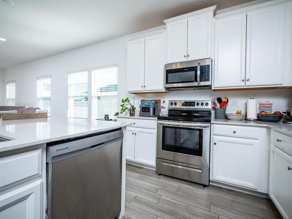 For Rent: $2,000 (3 beds, 2 baths, 1721 Square Feet)