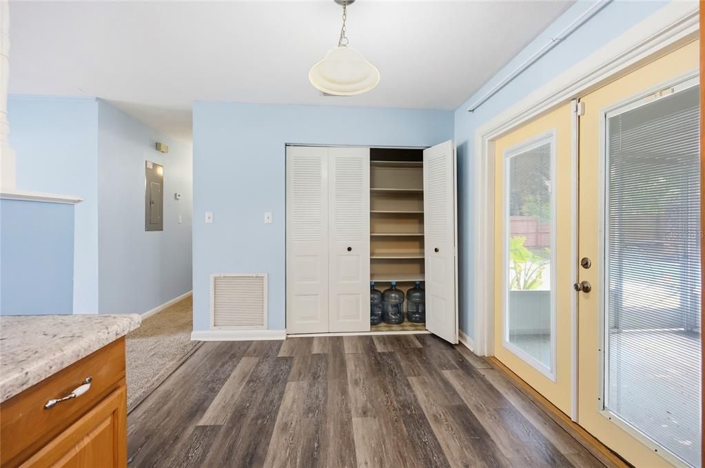 待售: $245,000 (3 贝兹, 2 浴室, 1375 平方英尺)