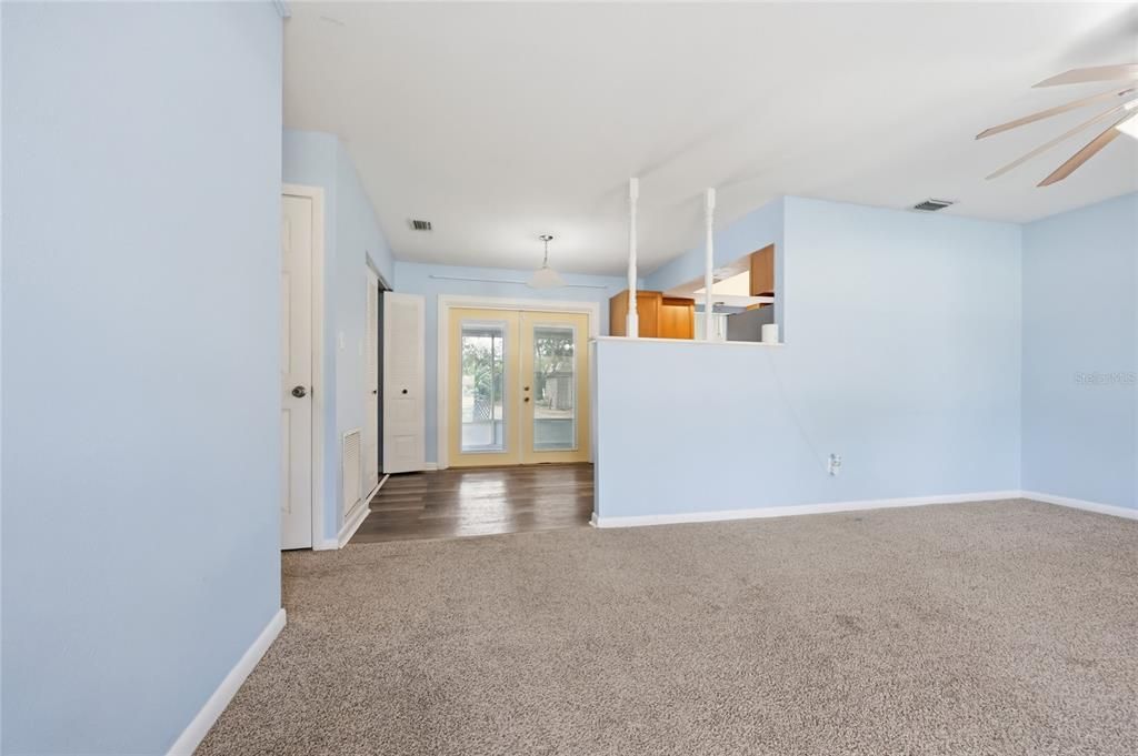 待售: $245,000 (3 贝兹, 2 浴室, 1375 平方英尺)