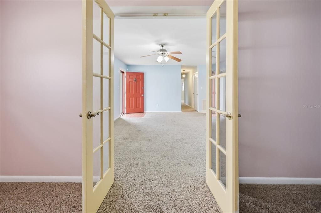 待售: $245,000 (3 贝兹, 2 浴室, 1375 平方英尺)