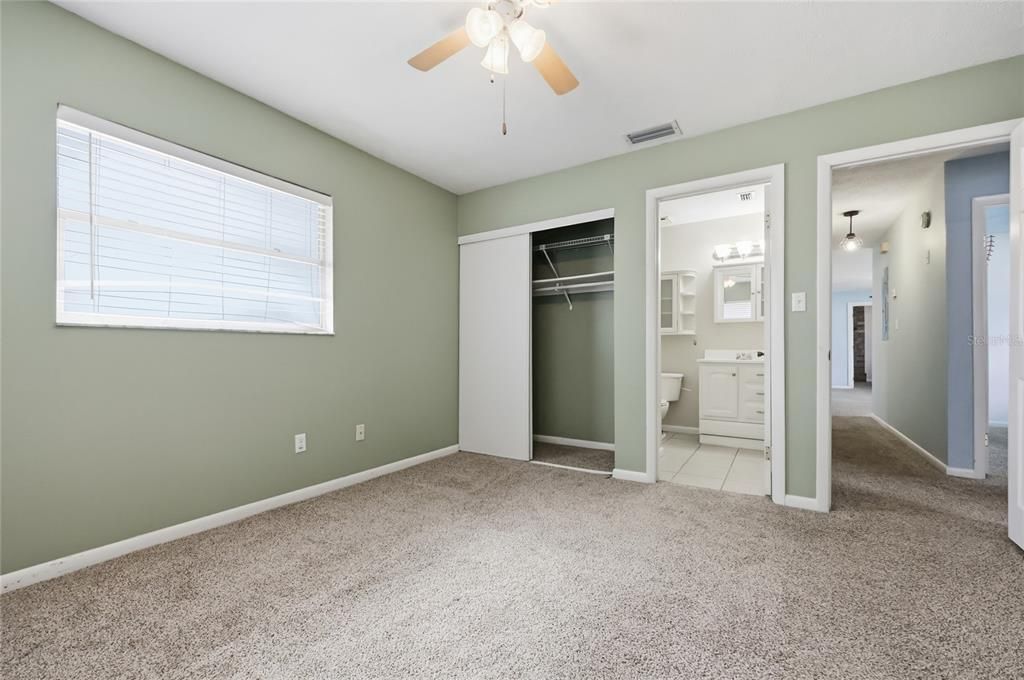 待售: $245,000 (3 贝兹, 2 浴室, 1375 平方英尺)