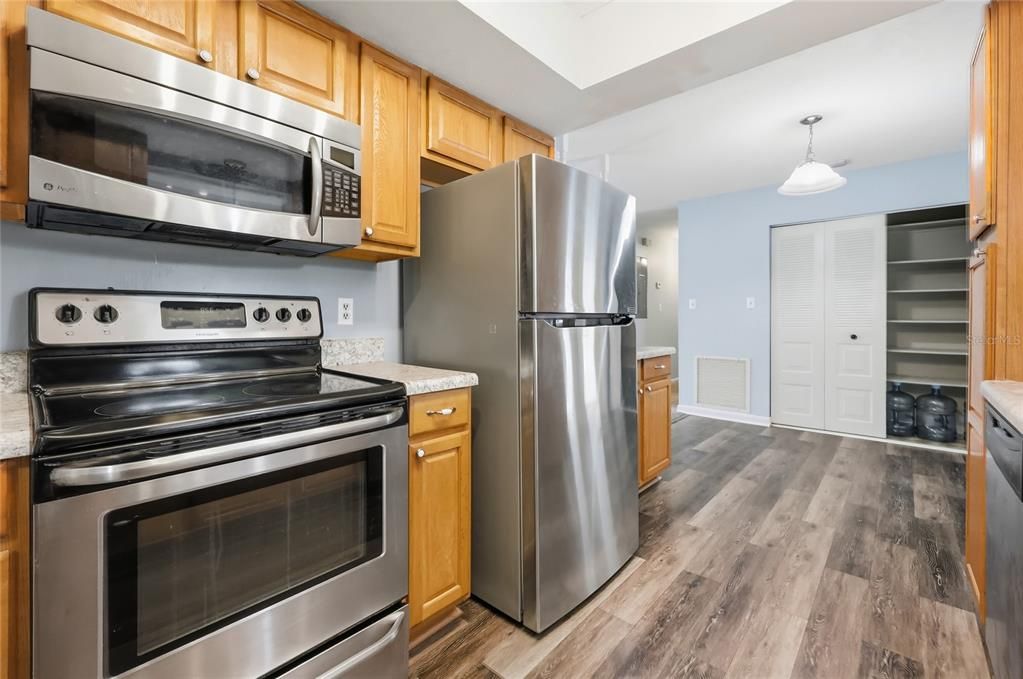 待售: $245,000 (3 贝兹, 2 浴室, 1375 平方英尺)