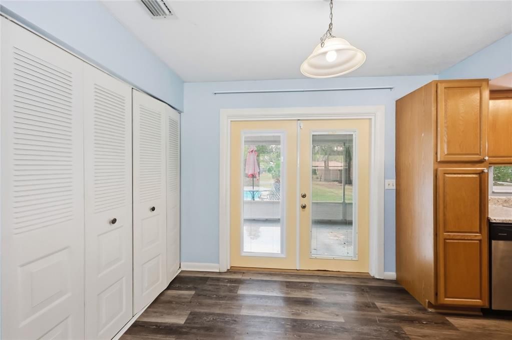 待售: $245,000 (3 贝兹, 2 浴室, 1375 平方英尺)