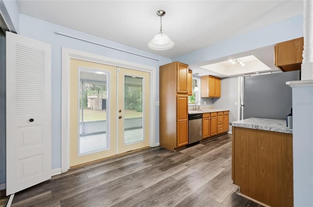 待售: $245,000 (3 贝兹, 2 浴室, 1375 平方英尺)