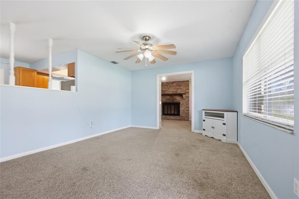 待售: $245,000 (3 贝兹, 2 浴室, 1375 平方英尺)