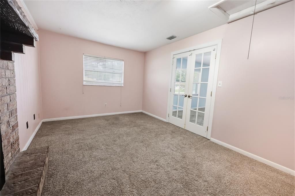 待售: $245,000 (3 贝兹, 2 浴室, 1375 平方英尺)