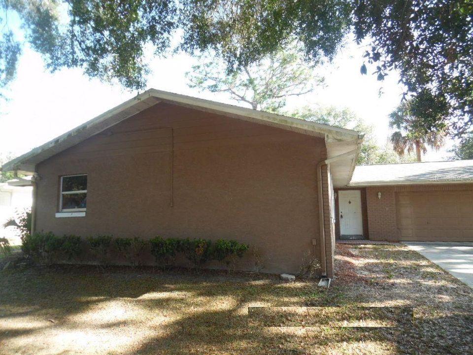 For Sale: $180,000 (3 beds, 2 baths, 1388 Square Feet)