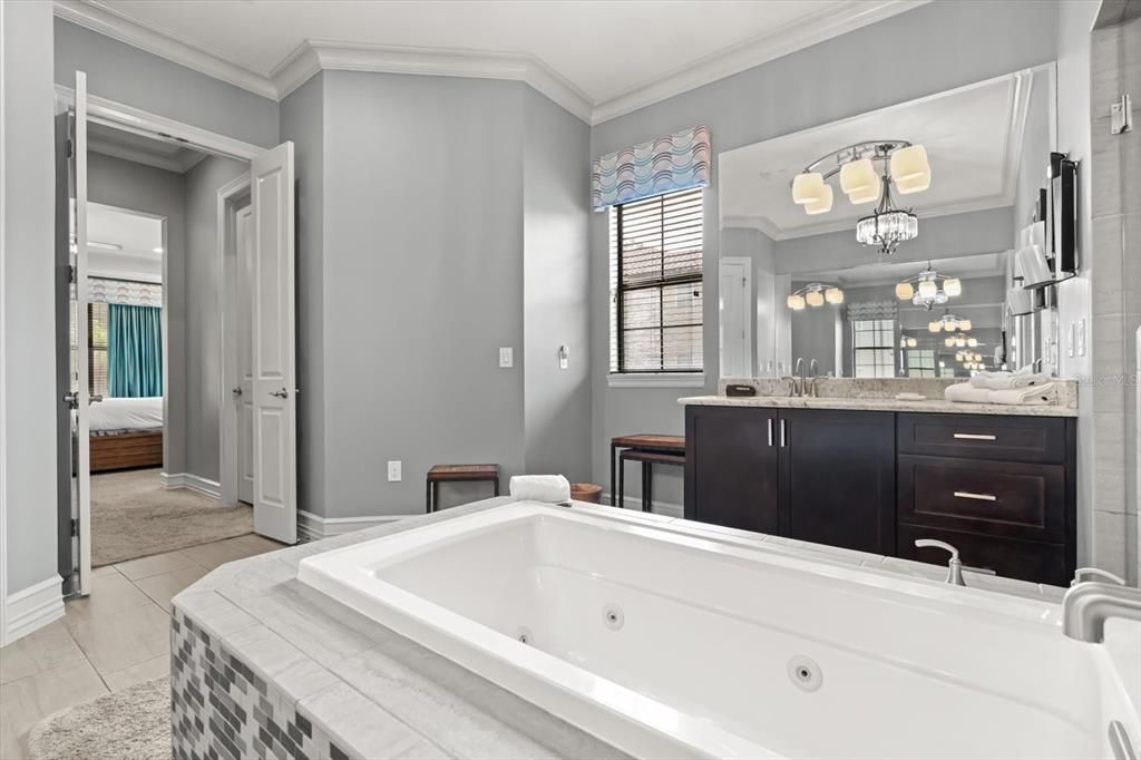 待售: $1,770,000 (8 贝兹, 8 浴室, 5591 平方英尺)