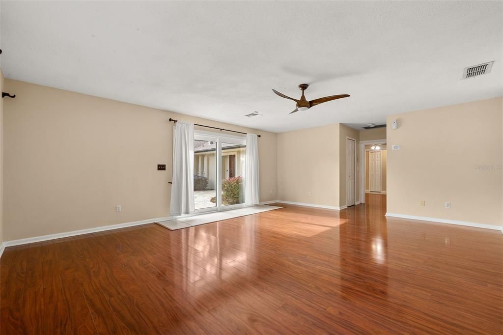 En Venta: $759,000 (4 camas, 3 baños, 2914 Pies cuadrados)