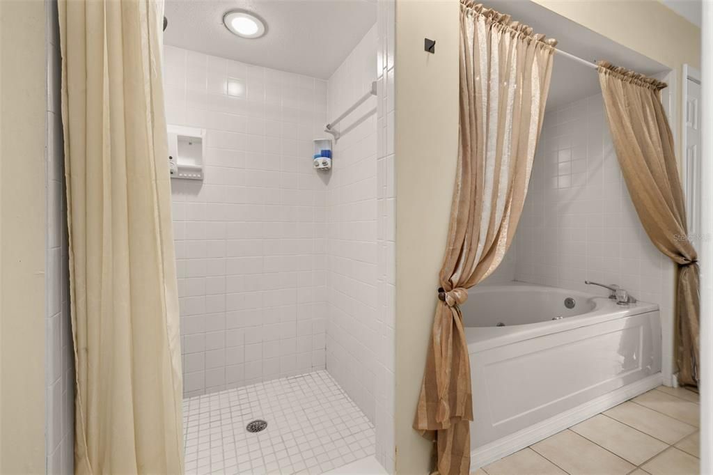 En Venta: $759,000 (4 camas, 3 baños, 2914 Pies cuadrados)