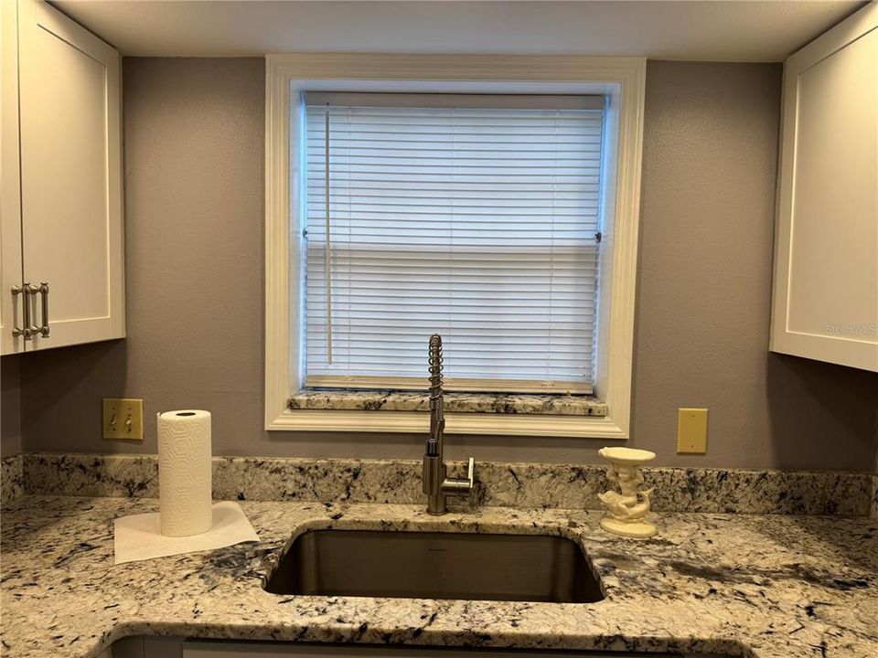 На продажу: $210,000 (1 спален, 1 ванн, 720 Квадратных фут)