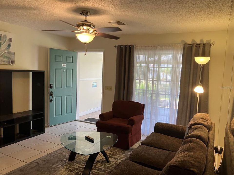 На продажу: $210,000 (1 спален, 1 ванн, 720 Квадратных фут)