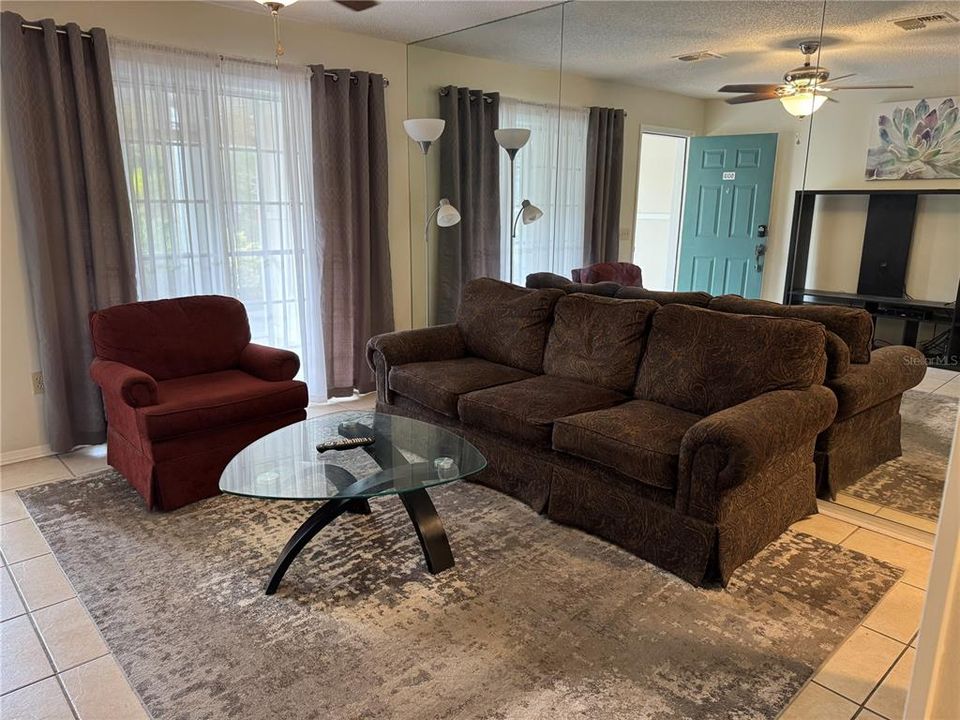 На продажу: $210,000 (1 спален, 1 ванн, 720 Квадратных фут)