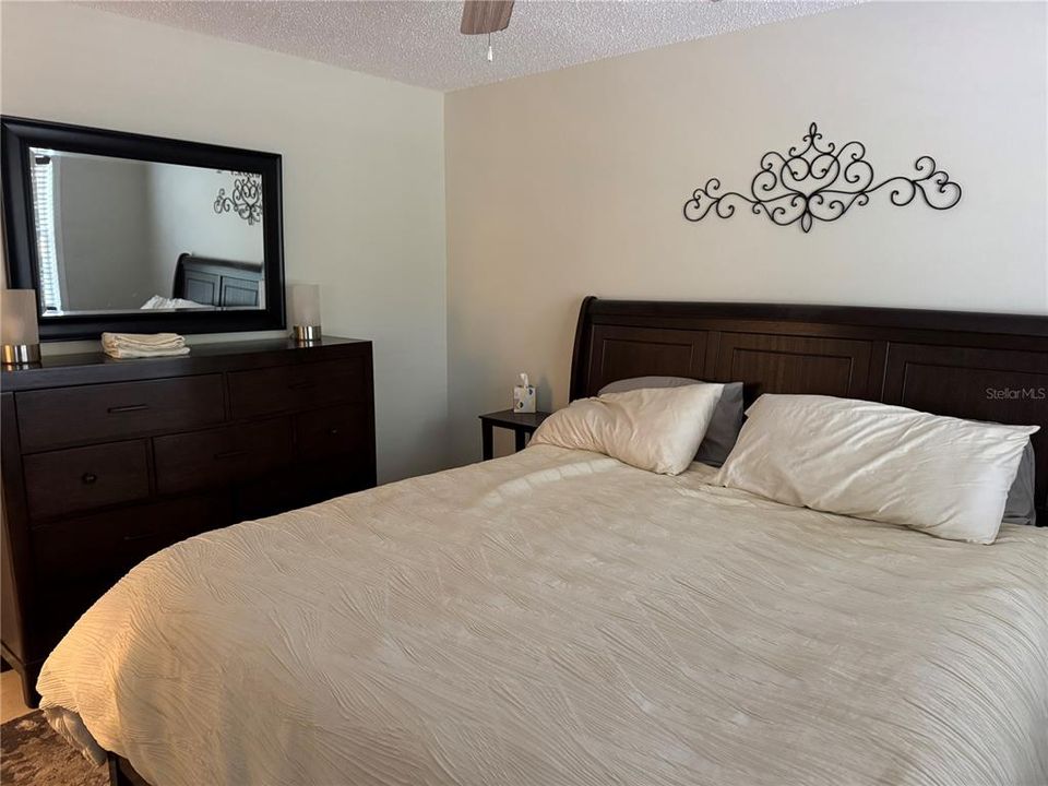 На продажу: $210,000 (1 спален, 1 ванн, 720 Квадратных фут)