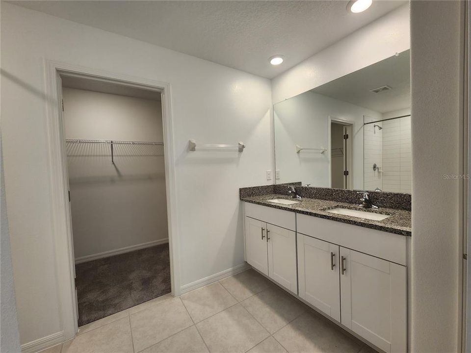 For Rent: $2,600 (5 beds, 2 baths, 2264 Square Feet)