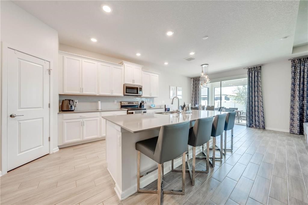 待售: $455,000 (5 贝兹, 2 浴室, 2434 平方英尺)