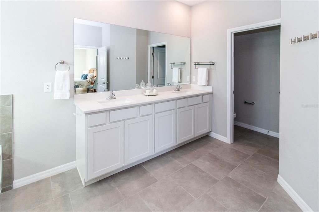 For Sale: $569,900 (4 beds, 3 baths, 2537 Square Feet)