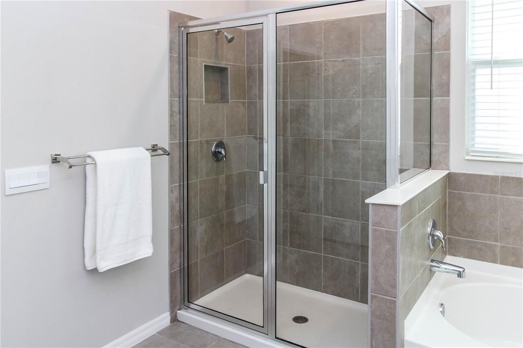 For Sale: $569,900 (4 beds, 3 baths, 2537 Square Feet)