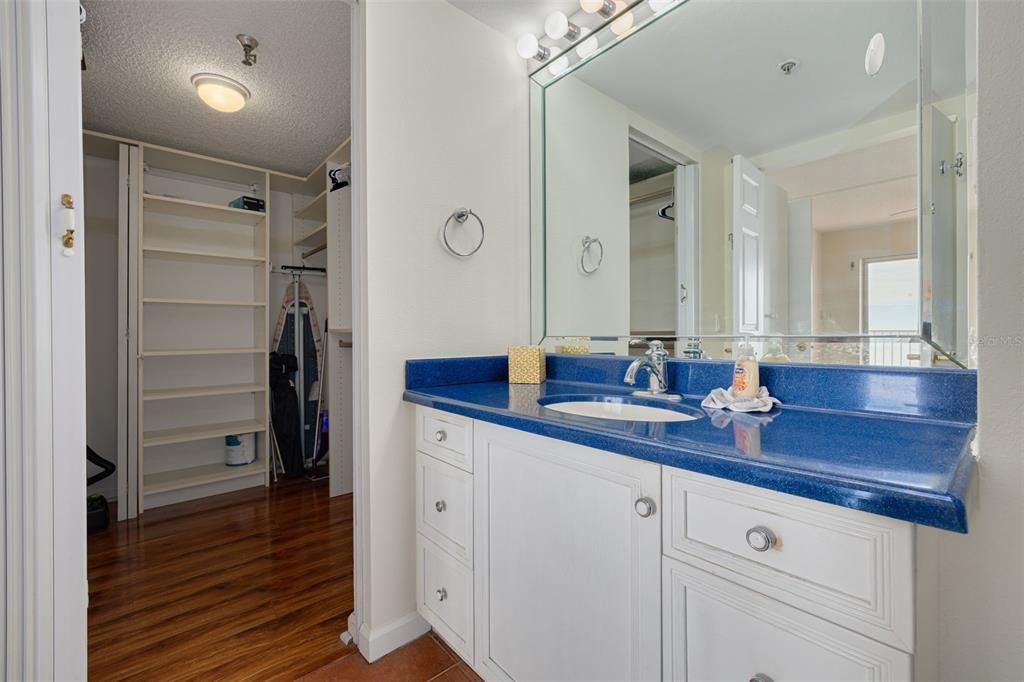 For Rent: $2,750 (2 beds, 2 baths, 1140 Square Feet)