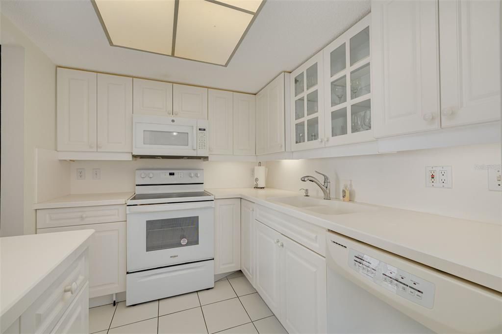 For Rent: $2,750 (2 beds, 2 baths, 1140 Square Feet)