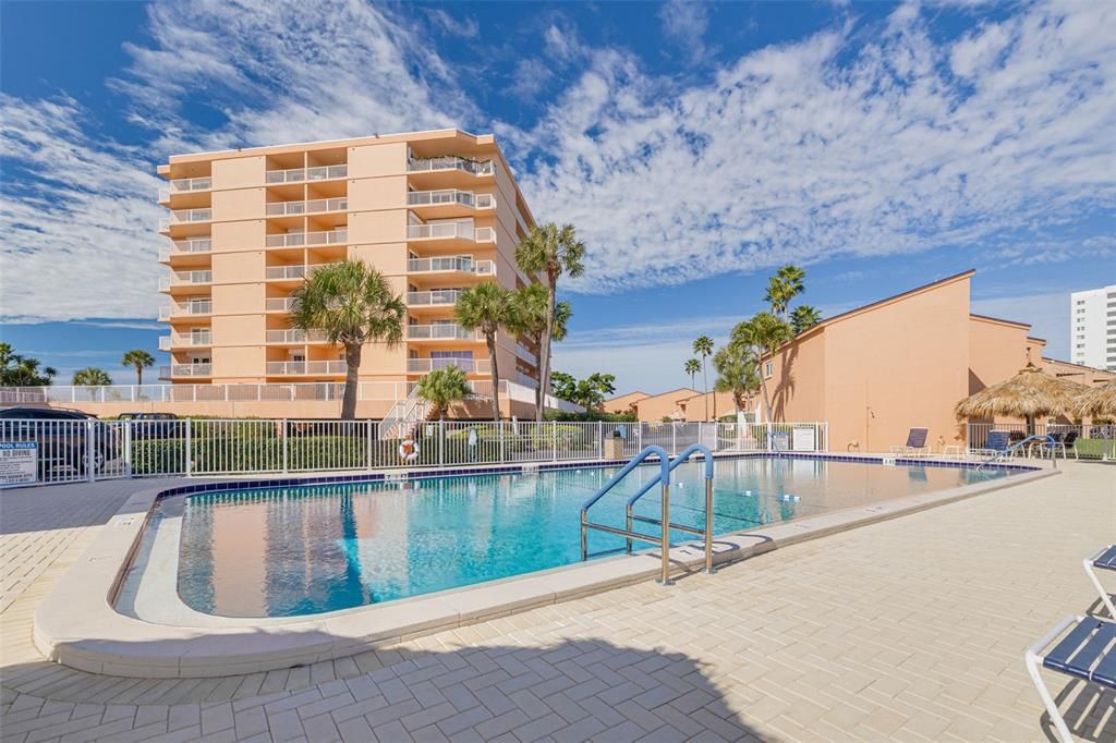 For Rent: $2,750 (2 beds, 2 baths, 1140 Square Feet)