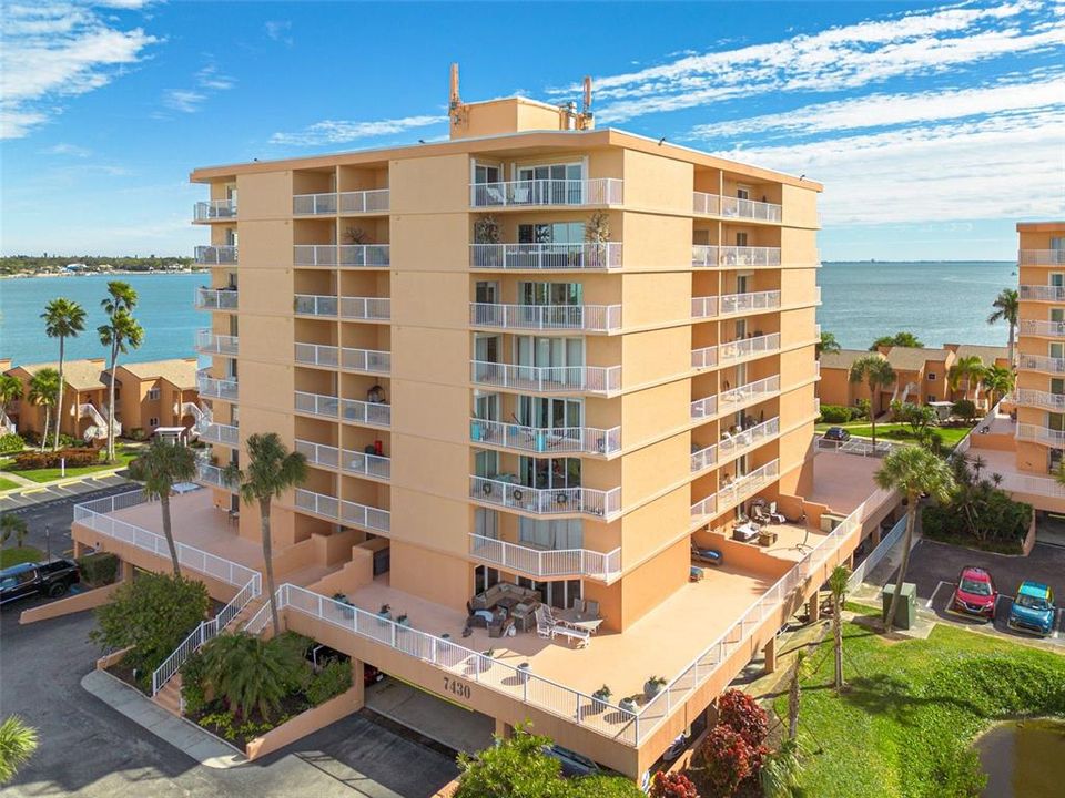 For Rent: $2,750 (2 beds, 2 baths, 1140 Square Feet)