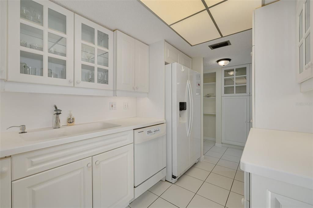 For Rent: $2,750 (2 beds, 2 baths, 1140 Square Feet)