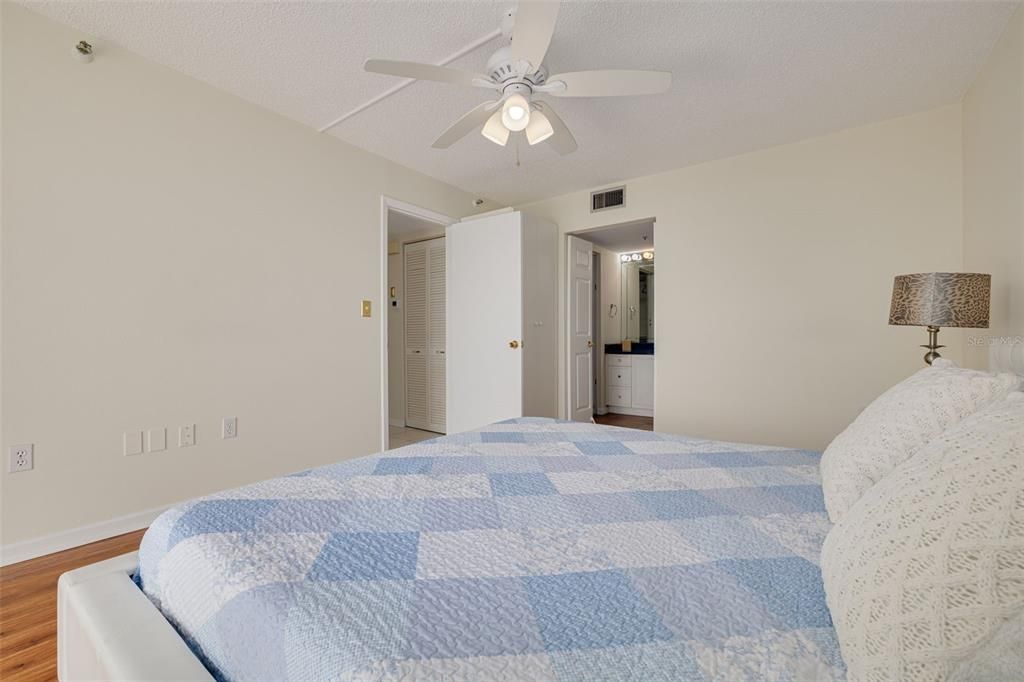 For Rent: $2,750 (2 beds, 2 baths, 1140 Square Feet)