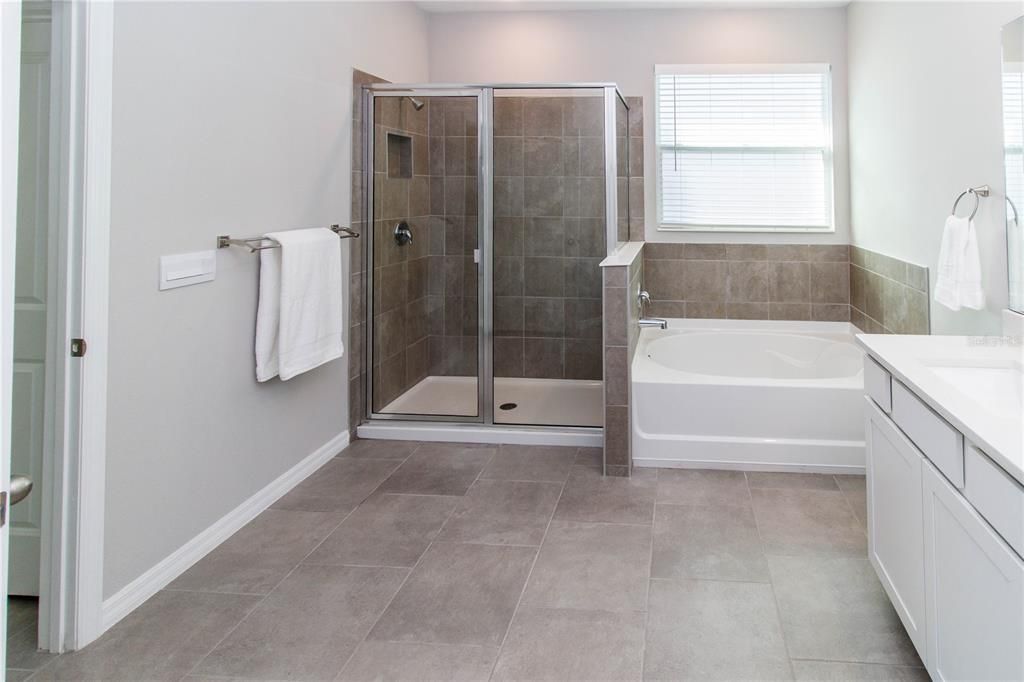 For Rent: $3,500 (4 beds, 3 baths, 2537 Square Feet)