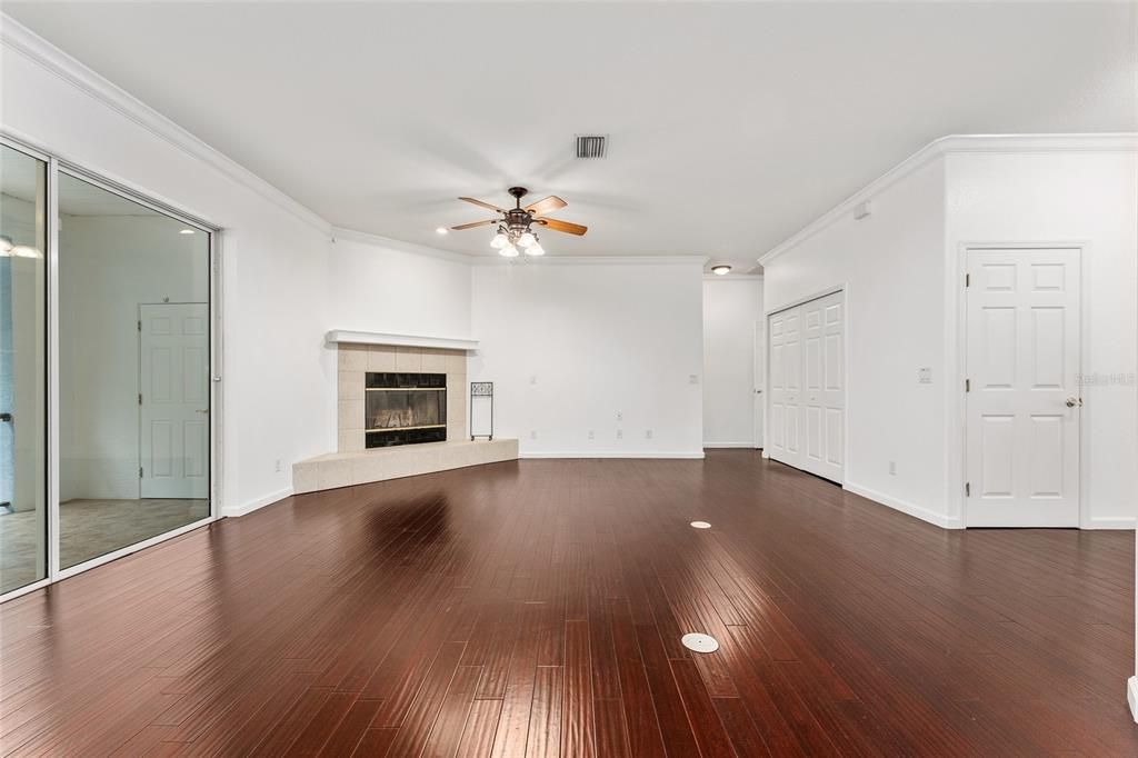 待售: $589,900 (4 贝兹, 2 浴室, 2406 平方英尺)