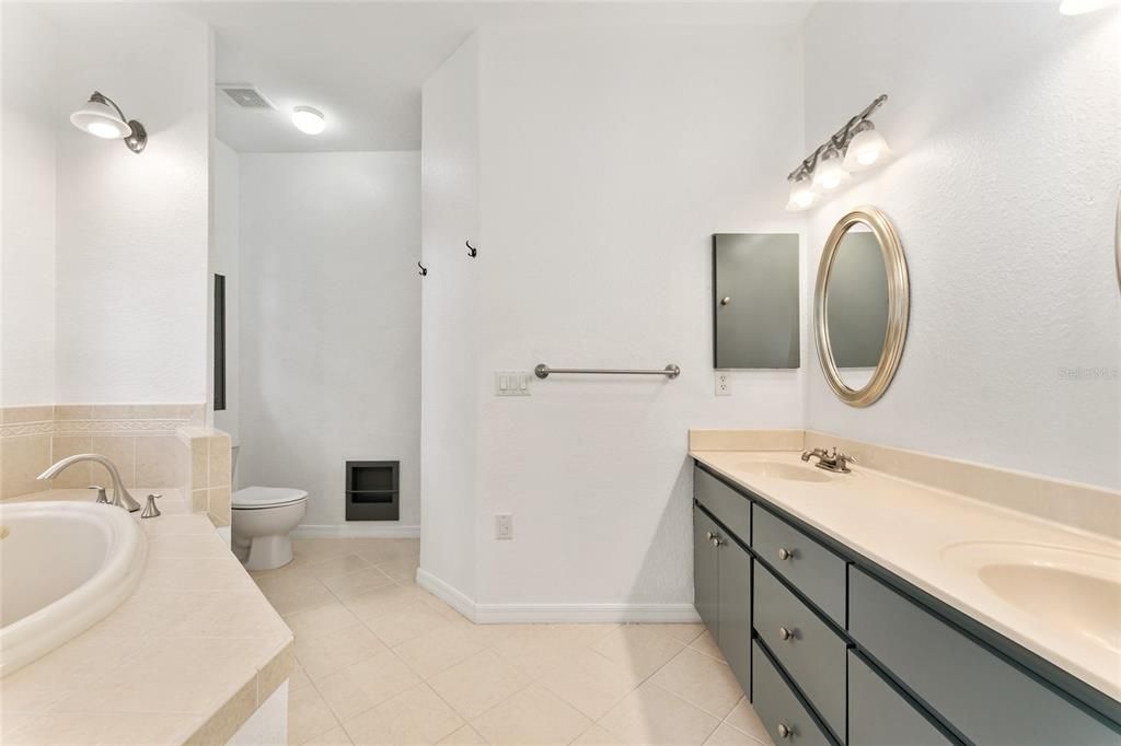 待售: $589,900 (4 贝兹, 2 浴室, 2406 平方英尺)