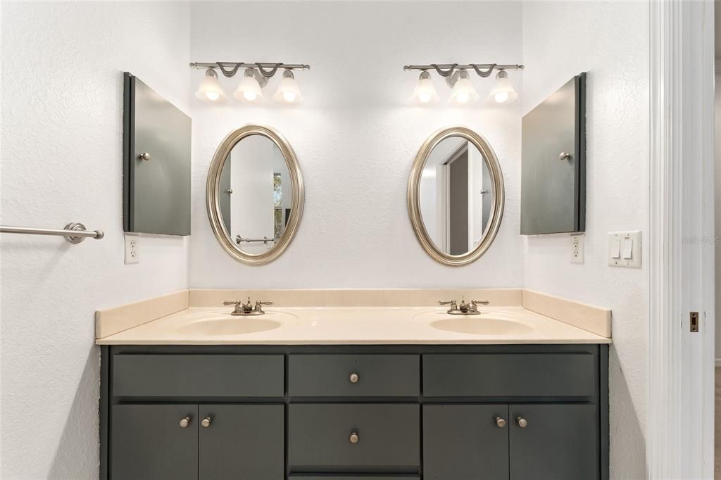 待售: $589,900 (4 贝兹, 2 浴室, 2406 平方英尺)